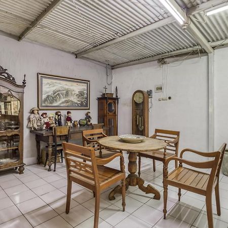 RedDoorz Hostel near Adisucipto Airport Yogyakarta Kalasan Bagian luar foto