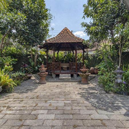 RedDoorz Hostel near Adisucipto Airport Yogyakarta Kalasan Bagian luar foto