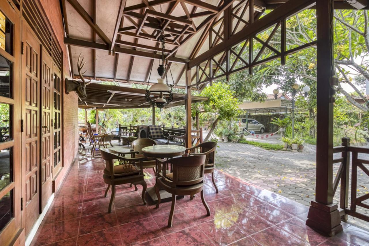 RedDoorz Hostel near Adisucipto Airport Yogyakarta Kalasan Bagian luar foto