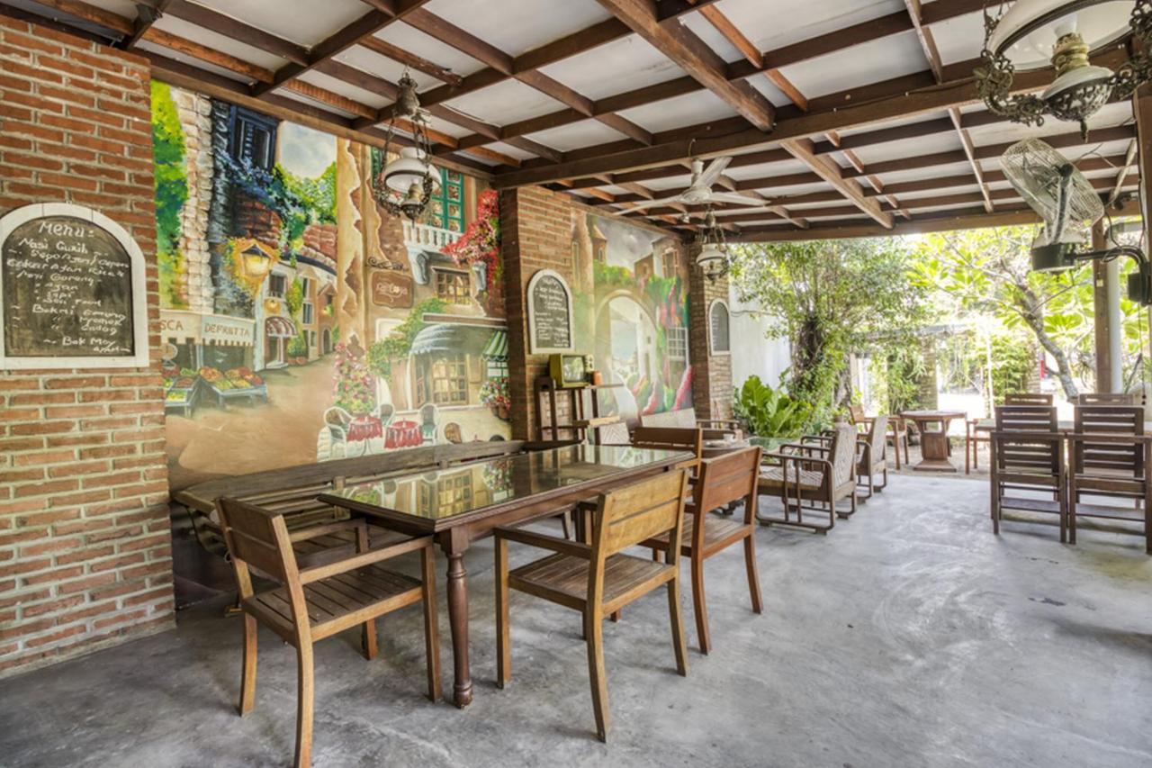 RedDoorz Hostel near Adisucipto Airport Yogyakarta Kalasan Bagian luar foto