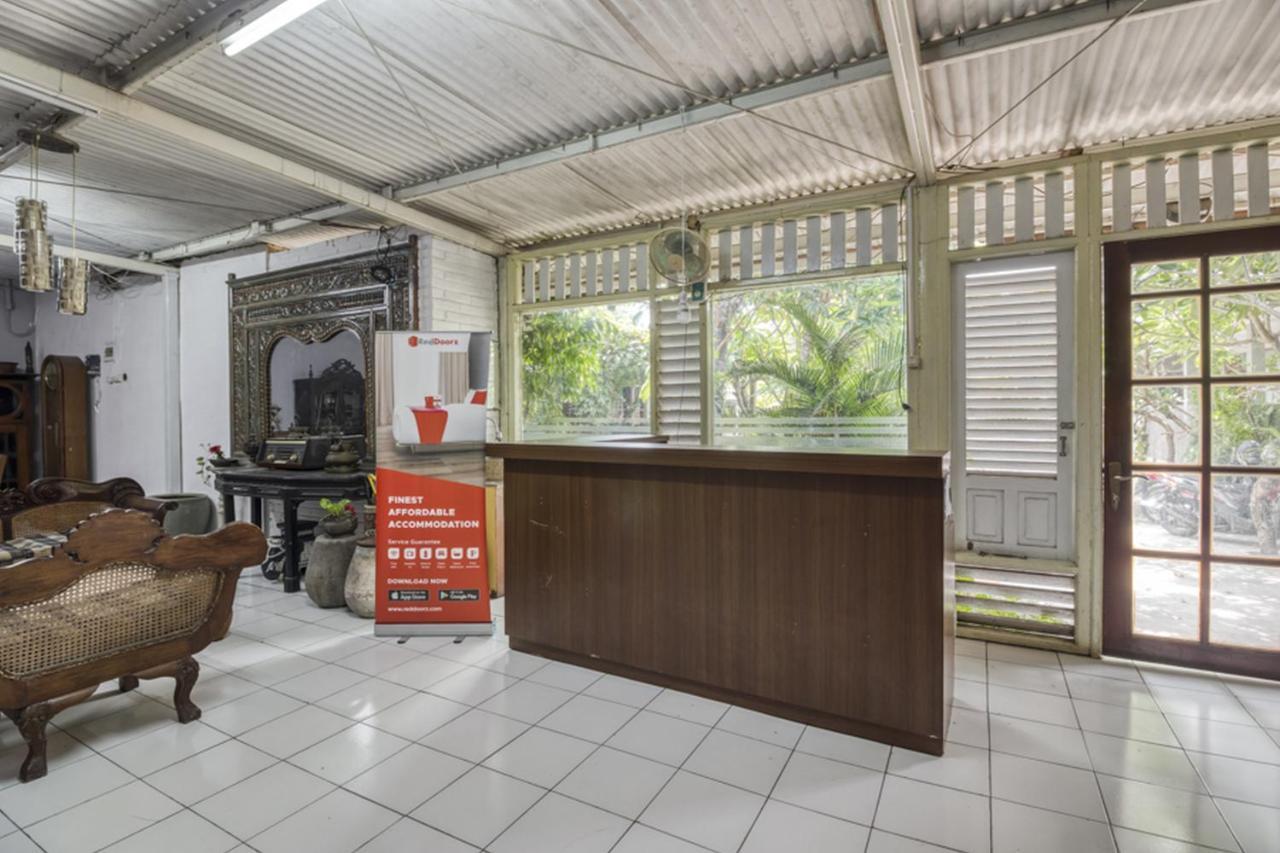 RedDoorz Hostel near Adisucipto Airport Yogyakarta Kalasan Bagian luar foto