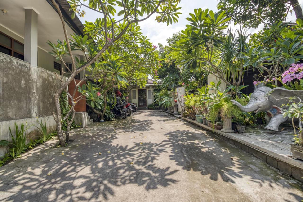 RedDoorz Hostel near Adisucipto Airport Yogyakarta Kalasan Bagian luar foto