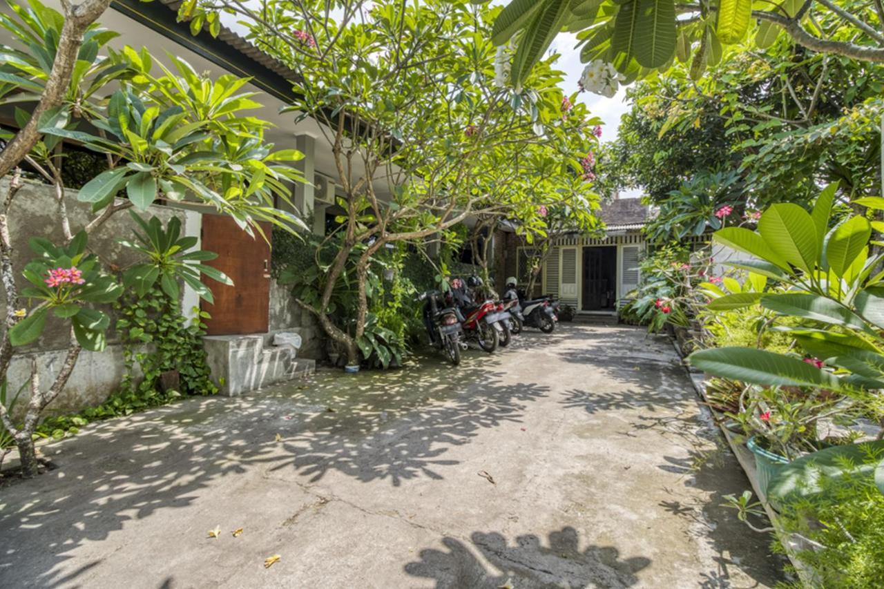 RedDoorz Hostel near Adisucipto Airport Yogyakarta Kalasan Bagian luar foto